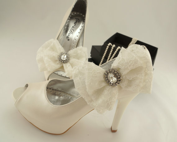 Wedding - Vintage inspired art deco rhinestone cream/ivory lace bow shoe clips-Vintage wedding - Bridal shoe clips -Wedding accesorie -Lace shoe clips
