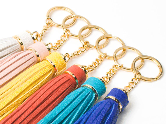 Свадьба - Goat Leather Tassel Keychain keyring bag charm key ring chain bridesmaid gift