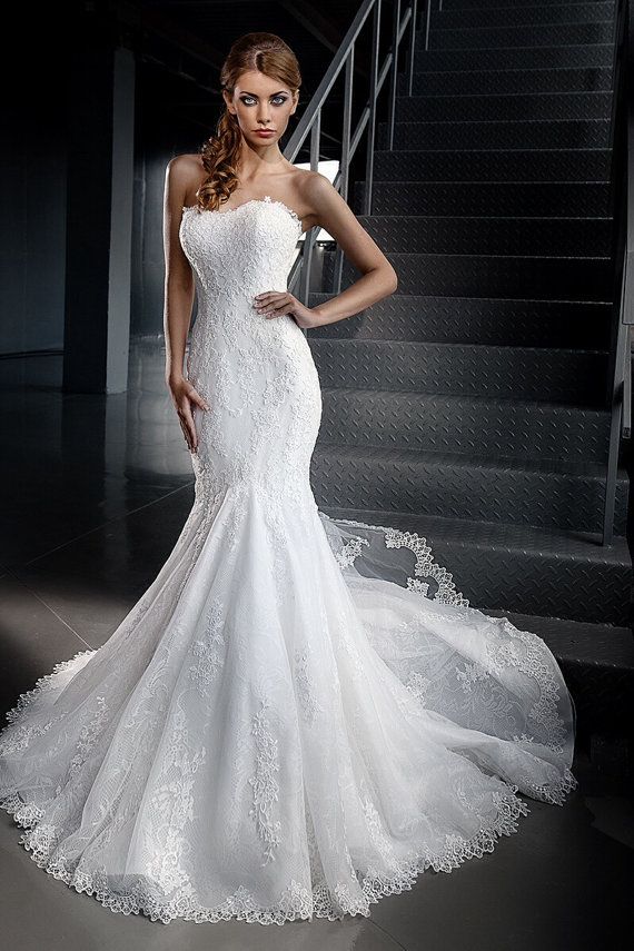 Mariage - Décolleté Wedding Dress.Lace Wedding Dress.long Sleeves Wedding Dress.Mermaid Wedding Dress. Sexy Wedding Dress. Long Train Wedding Dress