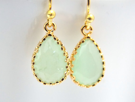 زفاف - Glass Earrings, MInt Green Earrings, Dangle, Drop, Gold Green Earrings, Light Green, Bridesmaid Earrings, Bridal Jewelry, Bridesmaid Gifts