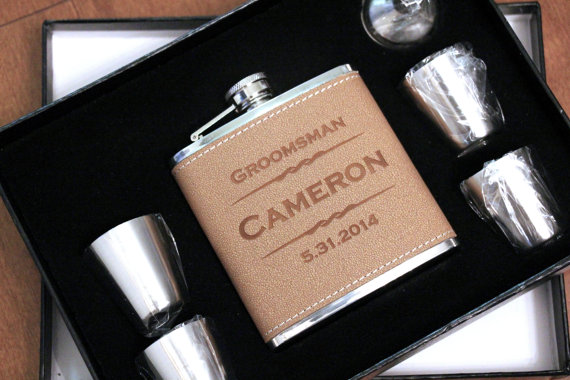 زفاف - Personalized Leather Flask Set, Groomsman Gift, Groomsman Flask,  Best Man Flask, Gifts for Groomsmen, Engraved Flasks, Best Man Gift