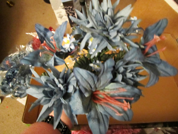 زفاف - SPRING ///  3 Small Country Blue Lily Bouquets, wedding,  floral arrangement, center pieces