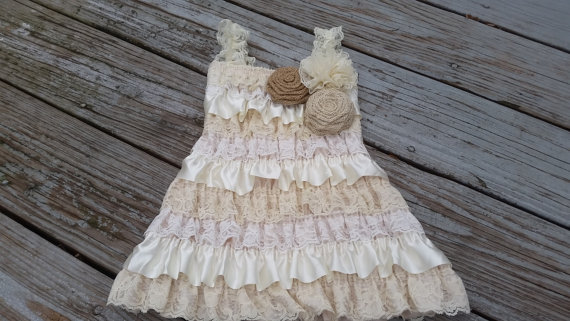 Mariage - Flower Girl Dress Rustic -Lace Pettidress-Champagne Flower Girl Dress-Ivory Flower Girl Dress-Shabby Chic Flower Girl Dress-Burlap Roses
