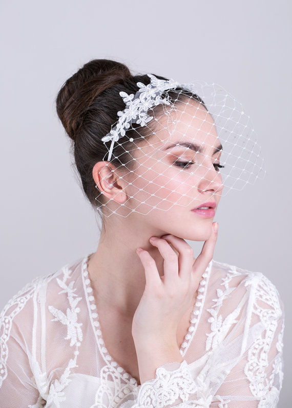 Свадьба - Bridal ivory birdcage veil with lace, wedding veil, birdcage headband