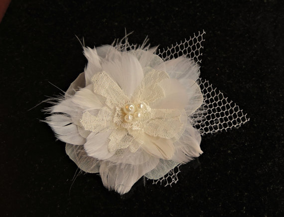 زفاف - Sale 25% off Feather Bridal Lace wedding Swarovski pearls hairpiece veil hair clip bobby pin Ivory  off white shoe clip