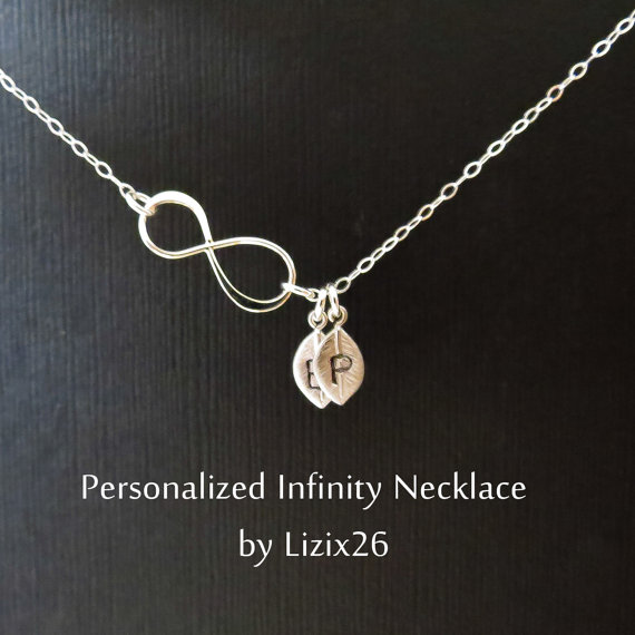 Свадьба - Personalized Infinity Necklace,Sister Mother Infinity Jewelry,Leaf Charm,Personalized Sister Necklace,Monogram Necklace,Bridesmaid Jewelry