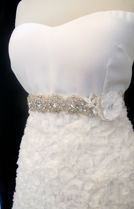 Свадьба - Bridal Rhinestone Sash Crystal Beaded Sashes  Wedding  Belt Rhinestone Aplique