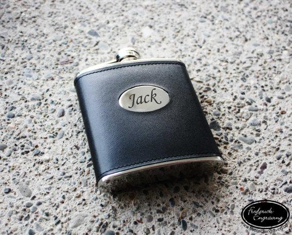 Hochzeit - Personalized Flask - Custom Flask - Leather Flasks - Engraved Flask - Gift for Him, Groomsmen, Bachelors, Bridesmaid, Fathers Day