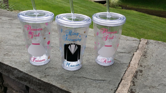 Свадьба - 1 Plastic tumblers for Flower girl or ring bearer.  Tumblers with lid and straw, wedding party glasses.  Polka dot, double walled, insulated