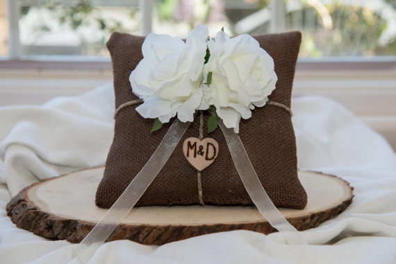 Mariage - White Rose Brown Burlap Ring bearer pillow You personalize it 10% discount promo code SPRING entire shop