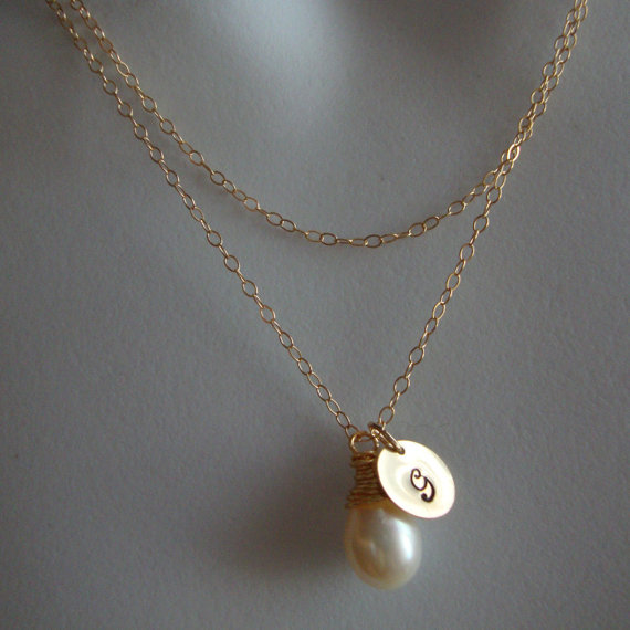 زفاف - Initial and Pearl Necklace -  Double Layer Gold Filled Chain Personalized Initial Charm, and Pearl Drop  Bridal Party, Wedding, Bridesmaids
