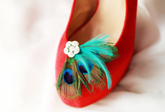 Свадьба - Bridal Couture - Peacock Feather Shoe Clips - Wedding Shoes Bridal Couture Engagement Party Bride Bridesmaid