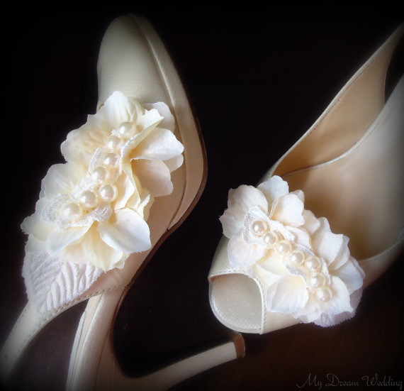 زفاف - Ivory/Vanilla pearls Shoe clips.