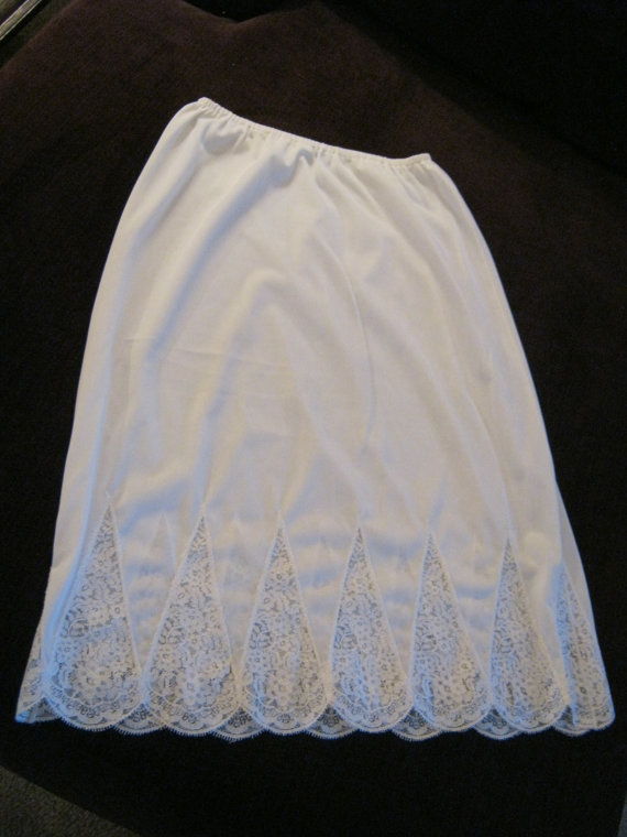 Mariage - Vintage 50s off white nylon lace hem half slip, Van Raalte ivory size Small half slip, retro lingerie slip, lace insets half slip