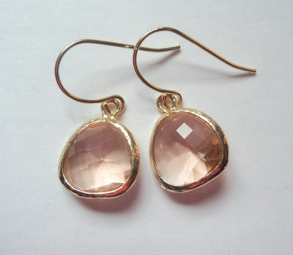 Hochzeit - Peach earrings. Peach gold earrings. Champagne earring. Peach champagne earrings. Wedding jewelry. Bridesmaids earrings. Bridal earrings.
