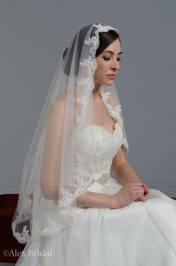 Hochzeit - Mantilla veil bridal veil wedding veil ivory 50x50 fingertip alencon lace