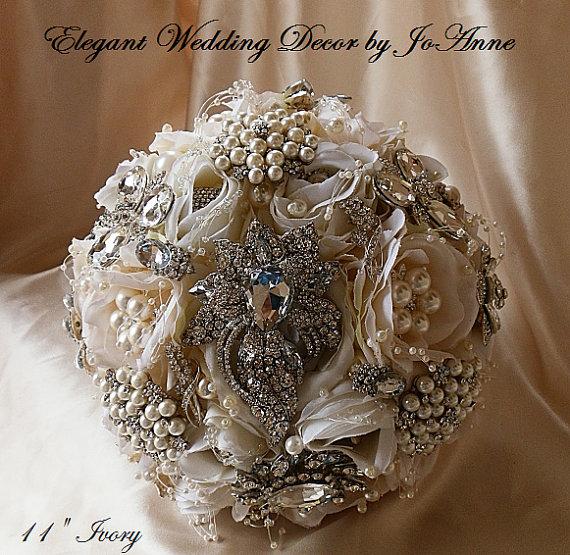 Свадьба - DEPOSIT for this HEIRLOOM BOUQUET - Vintage Style Flowered Bridal Brooch Bouquet, Ivory Bouquet, Ivory Broach Bouquet, Vintage Style Bouquet