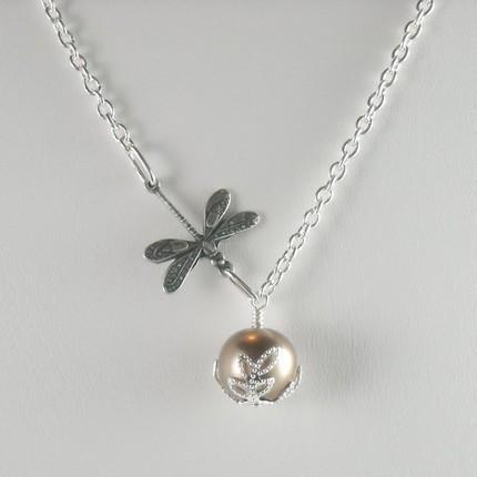 زفاف - Pearl and Dragonfly Pendant Necklace, Statement necklace, Lariat, choker, Silver Dragonfly, Bronze pearl, Wedding jewelry, Bridal Necklace