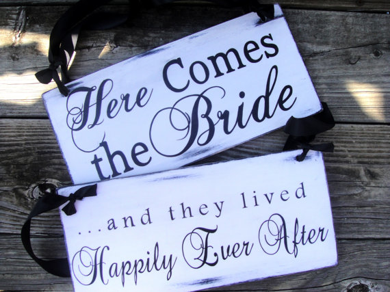 Свадьба - Here Comes The Bride and Happily Ever After Sign,  Double Sided - 12in - Wedding and photo props, Ring Bearer Sign