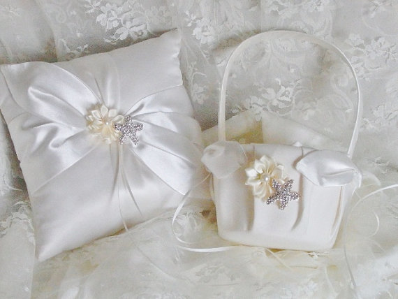 Hochzeit - Beach Wedding  Ring Pillow Flower Girl Basket Set, Wedding Ring Bearer Pillow, Pearl Starfish Flower Girl Set, Ivory Satin Ring Pillow Set