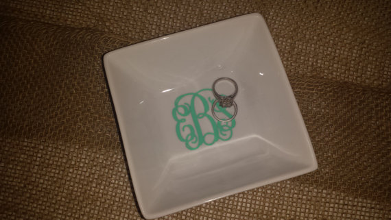 Свадьба - Monogrammed Ring Dish - Monogrammed Jewlery Dish - Personalized Ring Dish - Ring Bowl - Jewlery Bowl - Stocking Stuffer - Bridesmaid Gift