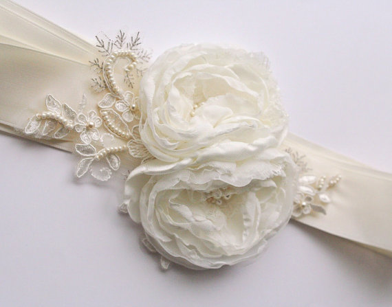 زفاف - Bridal Flower Sash Wedding Flower Sash Dress Belt Lace Pearls Rose Sash Off White Light Ivory Bridal Dress Accessories READY TO SHIP