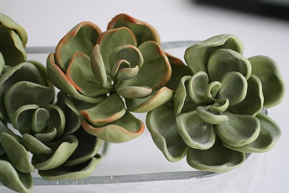 Mariage - Three 3" wired gumpaste succulents with rounded tips for cake decorating, wedding cake toppers, or DIY wedding cakes