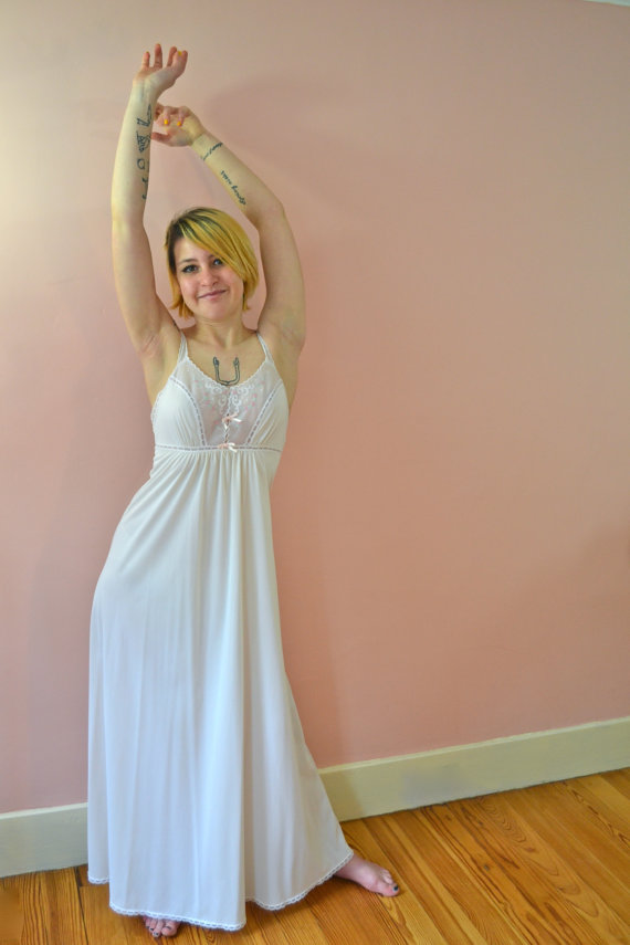 Wedding - Vintage Lingerie 70s 80s Vanity Fair Off White Sleeveless Long Nightgown Bridal Trousseau Size 32 Small - VL98
