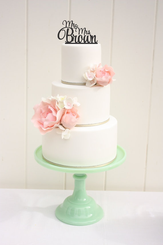 زفاف - Wedding Cake Topper Monogram Mr and Mrs Topper Design Personalized with YOUR Last Name