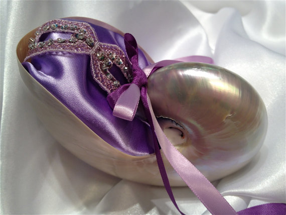زفاف - Beach Wedding Iridescent Pearl Nautilus Shell Ring Bearer Pillow in Violet & Purple