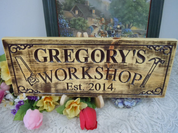 Mariage - Workshop Sign Rustic Distressed Personalized Wooden Carved Housewarming Engraved Plaque Wedding Anniversary Groomsmen Gift Knotty Pine 755