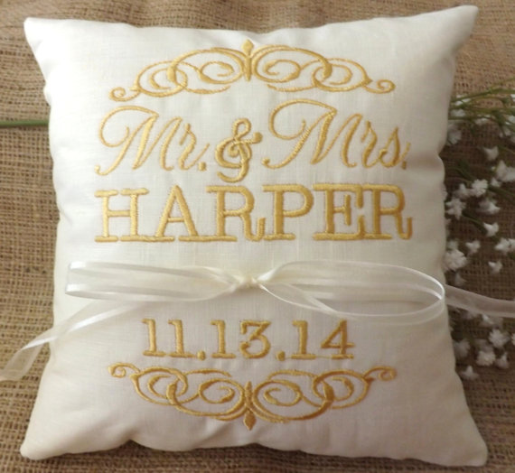 Свадьба - Ring Bearer Pillow, Mr & Mrs. Ring Pillow, wedding pillow, embroidery, monogram, custom. personalized, ring bearer pillows