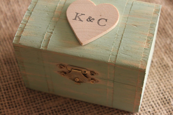 Mariage - Ring Bearer Box, Wedding Ring Box, Mint, Rustic, Country, Barn, DIstressed Wood, Burlap lined