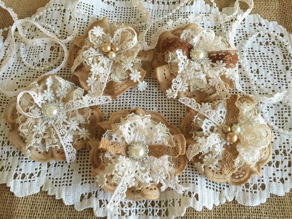 Mariage - 5 shabby chic lace handmade flowers