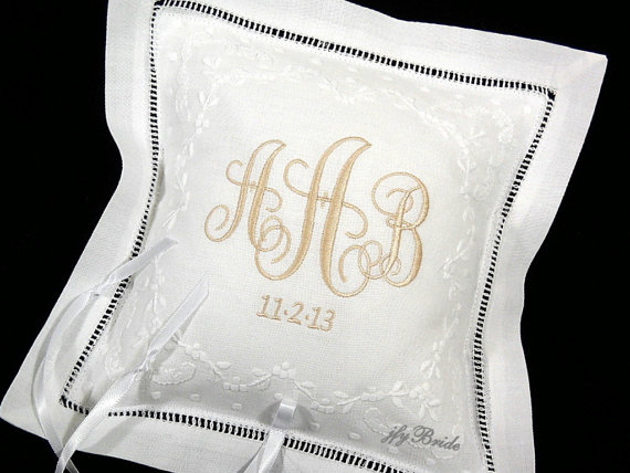 Hochzeit - Ring Bearer Pillow, Irish Linen Ring Bearer Pillow, Monogrammed Wedding Ring Pillow, Style 5823