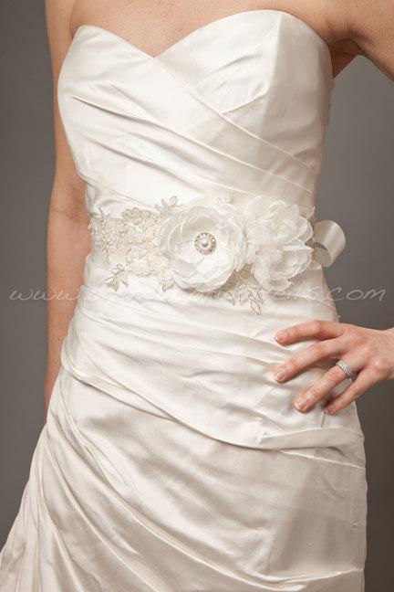Hochzeit - Flower and Lace Bridal Sash, Bridal Belt, Wedding Sash - Isabella Sash