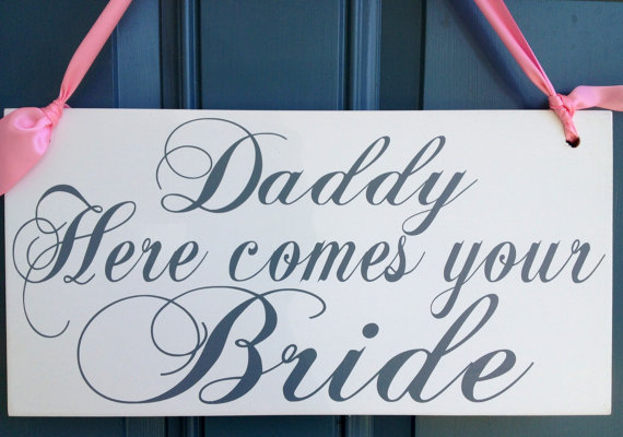 Mariage - Weddings signs, DADDY here comes your BRIDE, flower girl, ring bearer, photo props, 8x16, GREY/pink