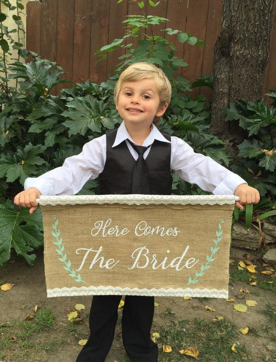 Hochzeit - Here comes the bride, burlap ring bearer sign 