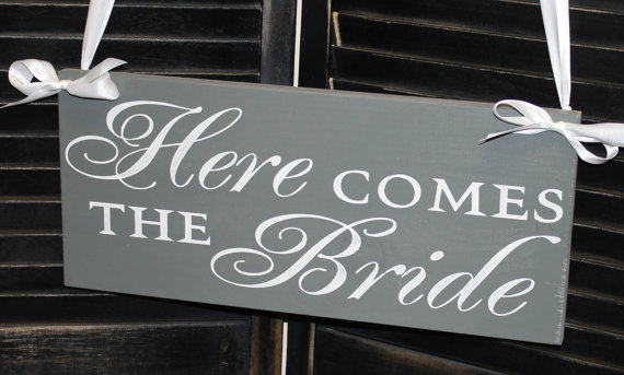 Hochzeit - Here Comes the BRIDE Sign/Photo Prop/Great Shower Gift/Gray/pewter/Reversible Options