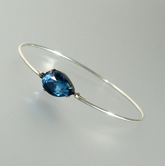 زفاف - Sapphire Montana Blue Glass Silver Bangle Bracelet, Stacking Bangle, Blue Glass Bracelet, Bridesmaid Gift, Bridal Jewelry (G134S,