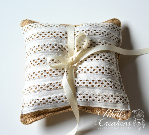 Wedding - Burlap Ring Pillow, Lace ring pillow, ring pillow, wedding ring pillow, ring bearer pillow, rustic wedding, outdoor wedding, cottage chic