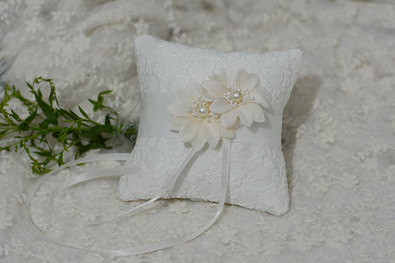 Hochzeit - white ring bearer pillow, ring pillow, ring bearer, ring holder, wedding ring pillow