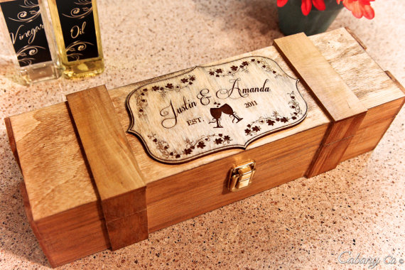Свадьба - Personalized Wine Box Wood Engraved Wedding - Couple in Love, Wine Ceremony, Anniversary, Shabby Chic Wedding, Rustic Wedding Engagement
