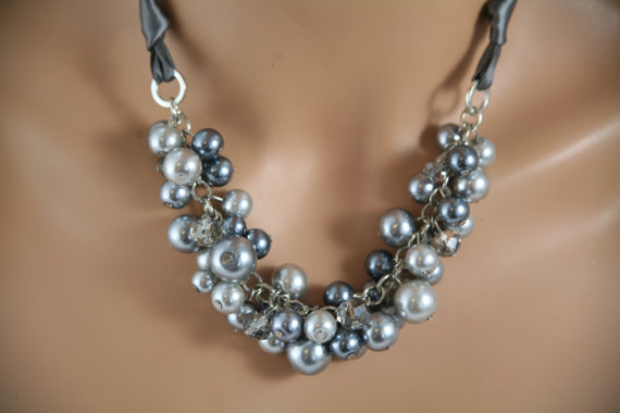 Hochzeit - gray pearl chunky necklace with pewter ribbon- bridesmaids jewelry, wedding necklace
