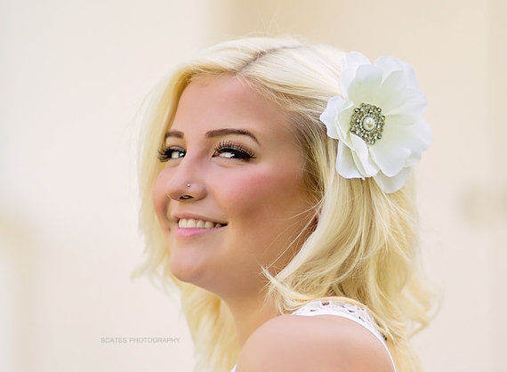 زفاف - Wedding Hair Flower Accessory, Pearl and Rhinestone White Bridal Hair Flower Clip, Lotus Hair flower Simple, Elegant accent, hair accessory