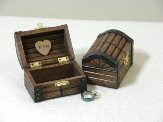 Mariage - Zelda Wood Treasure Chest for Proposals Wedding Anniversary Ceremony or Graduations See 5 Photos 3.5" Length