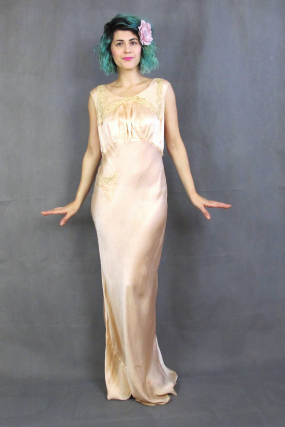Свадьба - 1930s Silk Slip Dress Bias Cut Silk Night Gown Pink Vintage Flapper Dress Bridal Honeymoon Lingerie Floral Lace Peter Pan Collar (L)