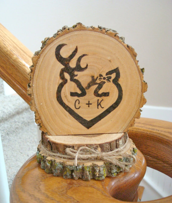 Mariage - Wedding Cake Topper Rustic Wood Personalized Deer Couple Initials Burned