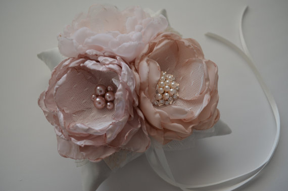 زفاف - Blush Pink, Champange, and Soft Pink - Triple Flower Ring Bearer Pillow