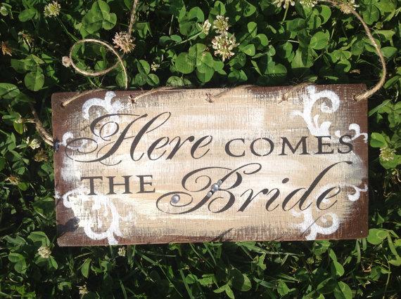 زفاف - Fall wedding, brown wedding decor, Rustic, shabby chic, here comes the bride, sign